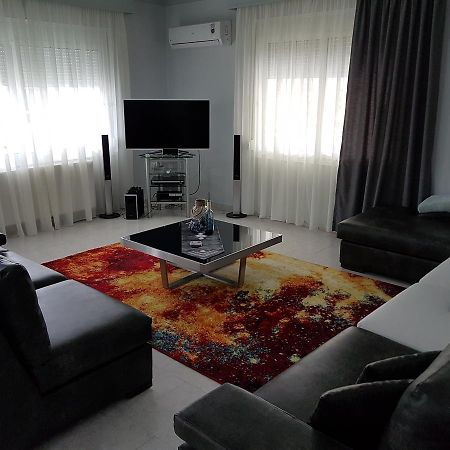 Bourlis Apartments อัสโปรวาลตา ภายนอก รูปภาพ