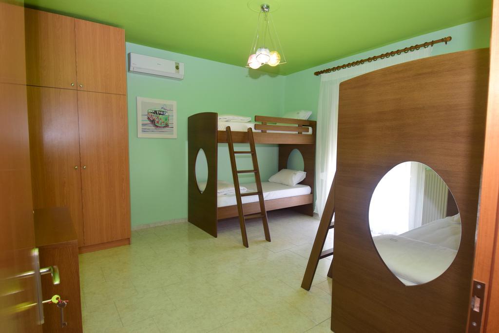 Bourlis Apartments อัสโปรวาลตา ภายนอก รูปภาพ